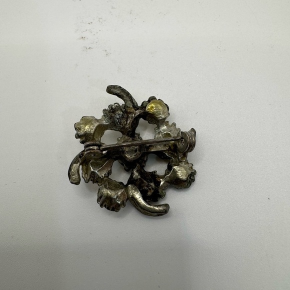 Elegant Silver and stone Floral Brooch - Picture 2 of 2